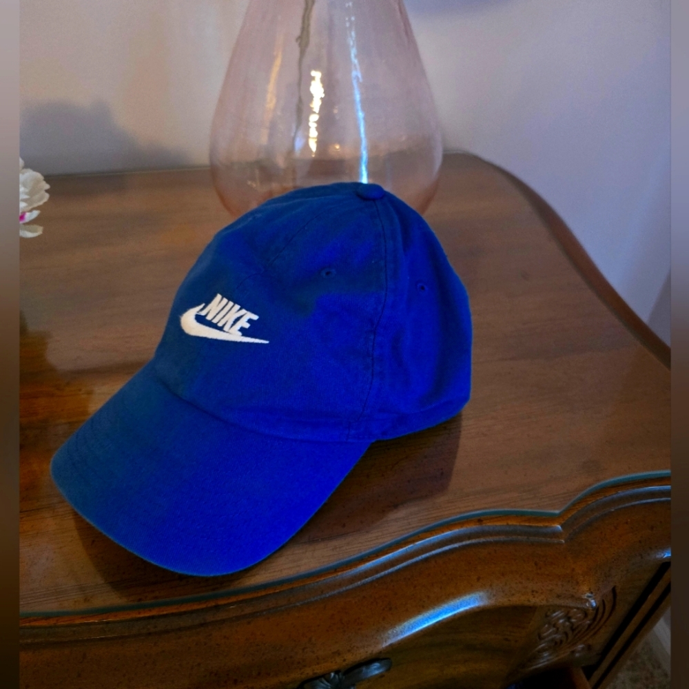 Unisex adjustable Nike hat. New never worn.
